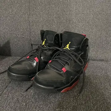 조던 블랙/레드 하이컷 스니커즈