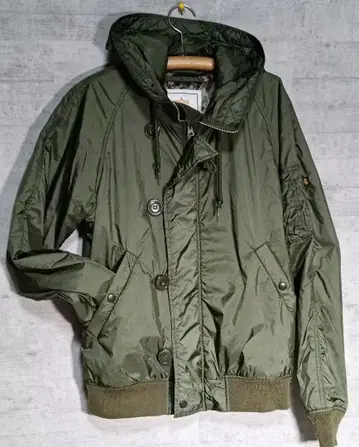 알파 카키색 후드 부착 밀리터리 자켓 M 사이즈