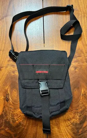 저 BRIEFING 블랙 숄더백