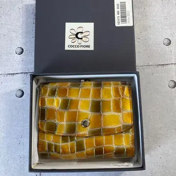 코코피오레 가마구치 지갑 이단 접이 악어 엠보싱 박스 포함