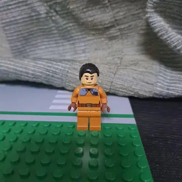 레고 스타 워즈 75158의 코만더 사토