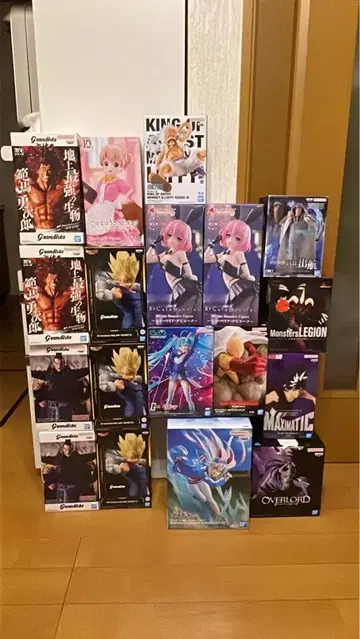 애니메이션 캐릭터 피규어 컬렉션