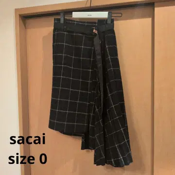 sacai 비대칭 블랙 화이트 체크 사이드 플리츠 스커트