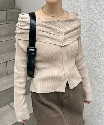 mystic 오프숄더 디자인 립 니트