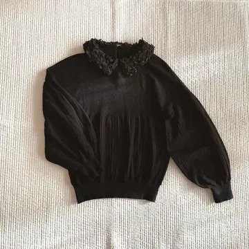 새상품 마릴린 문 카라 부착 니트 봉긋한 소매