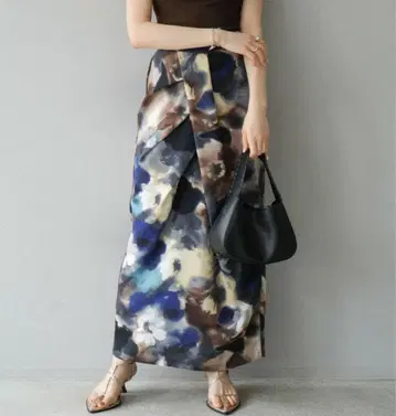 새상품급 완판템 뤼미에 수채화 터치 프린트 턱 I 라인 스커트