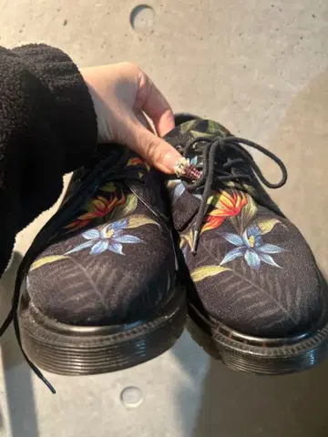 닥터마틴 꽃무늬 신발
