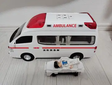 구급차 침대 인형 포함