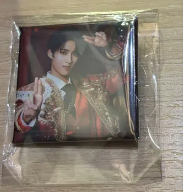 M!LK POP UP EVENT 캡슐 토이 스퀘어 캔 배지 소노 슌타