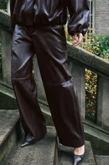 ZARA 완판 인조 가죽 팬츠