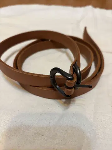 Hender Scheme / 테일 벨트 브라운 엔더 스키머