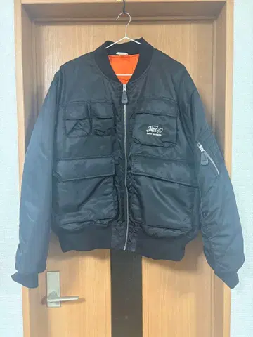 MA-1 스타일 블랙 자켓 [ WHO'S WHO gallery ]