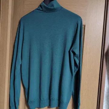 미사용품 TOMORROW LAND 터틀넥 니트 주의 사항 있음