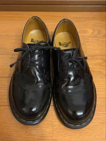 닥터 마틴 블랙 가죽 통굽 레이스업 슈즈