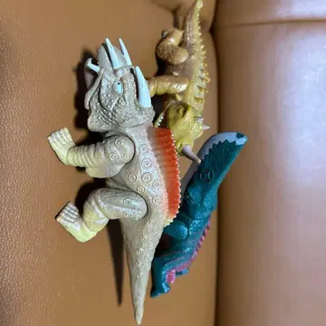 자이가, 발곤, 기론