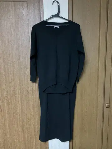 블랙 V넥 니트 셋업