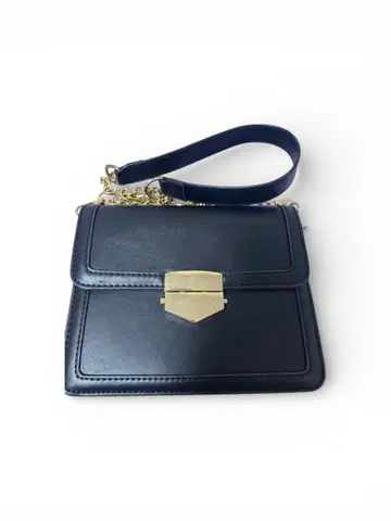 블랙 합성 피혁 숄더백