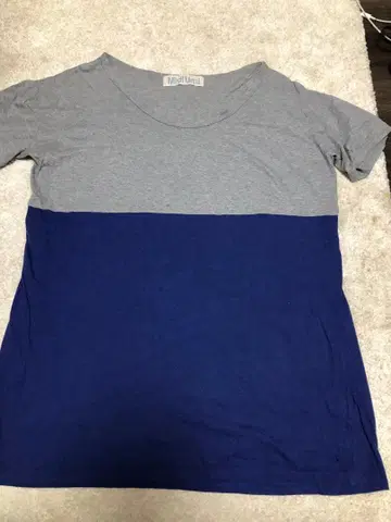 미디움 그레이와 네이비의 반팔 티셔츠 루즈한 사이즈 여성용