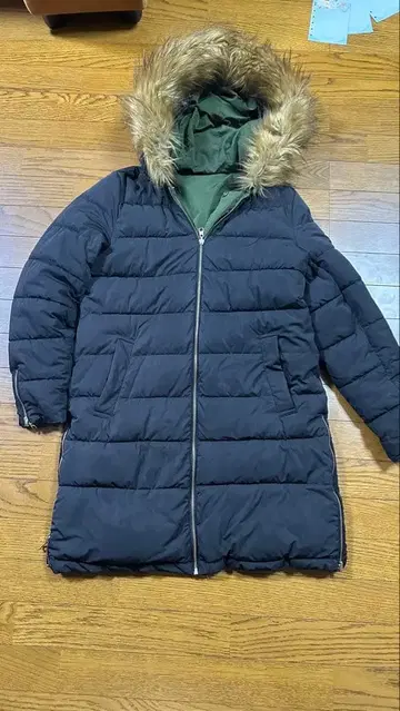 블랙 그린 리버서블 퍼(fur) 포함 롱 기장 다운 자켓