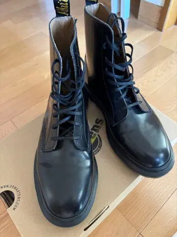 [ 새상품급 ] 닥터마틴 블랙 부츠