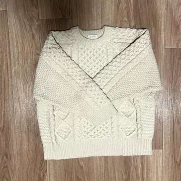 SELECT MOCA 아이보리 케이블 니트 스웨터