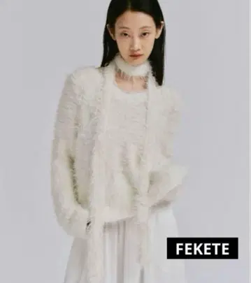 [ FEKETE ] V넥 니트