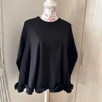 네쥬 블랙 프릴 밑단 긴팔 상의 튜닉 르네 폭시