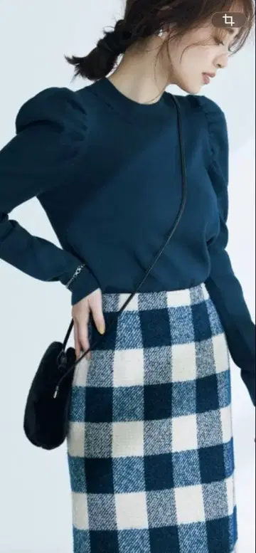 미사용 새상품 LOUNIE 네이비 퍼프 슬리브 니트