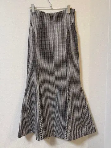 dazzlin 더즐린 하운드투스 체크 패턴 플레어 스커트