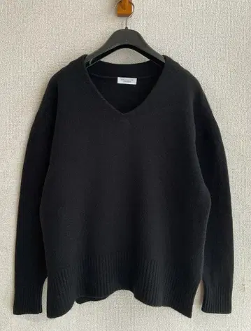 정가 12100엔 뷰티&유스 울 캐시미어 루즈 V넥 니트