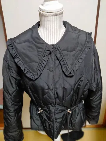 프릴 달린 옷깃 블랙 퀼팅 자켓 M