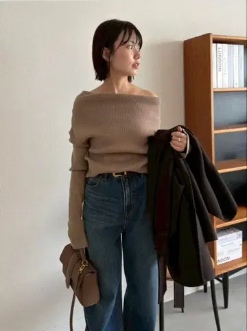 Mila Owen 오프숄더 라메 니트 베이지