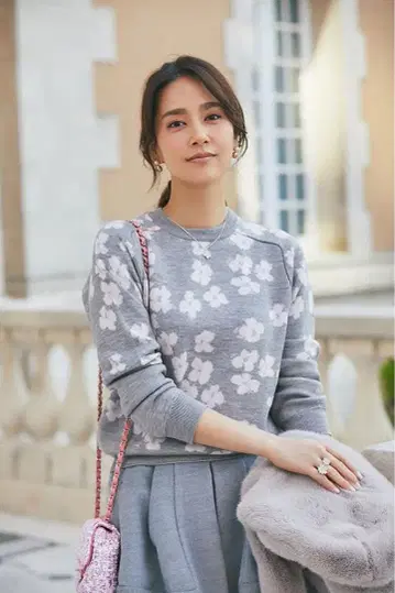 [ SEVEN TEN ] 세븐텐 플라워 라메 자카드 니트