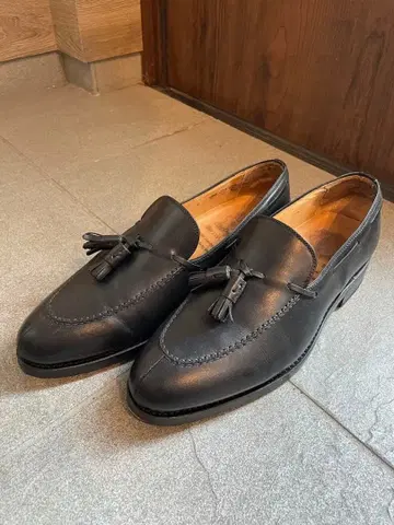 [ 새상품급 레어템 ] BOW-TIE 태슬 로퍼