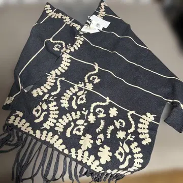 미사용 새상품 FRACOMINA JEANS 숄 그레이/베이지 하자품