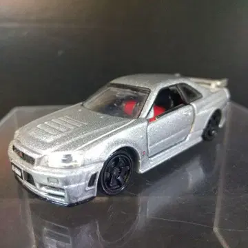 토미카 프리미엄 스카이라인 GT-R 니스모 Z-tune