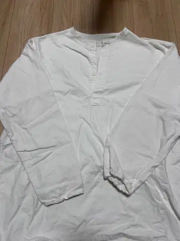 러시아군의 데드스탁 헨리넥 슬리핑 셔츠