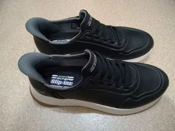 SKECHERS Slip-ins 블랙 스니커즈