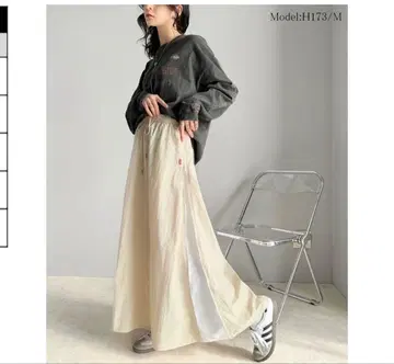 JAVA 아이보리 사이드 라인 플레어 스커트 M 사이즈