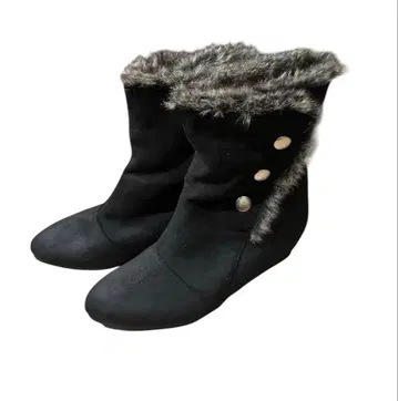 퍼 달린 블랙 스웨이드 어그 부츠