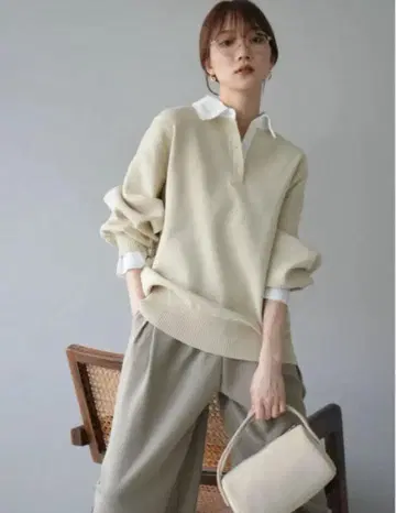 새상품 카라 부착 폴로 니트 풀오버 아이보리 뤼미에 시카