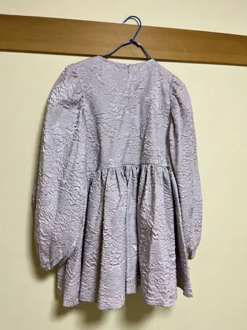 연보라색 긴팔 플레어 셔츠