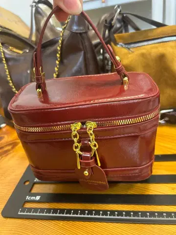 버건디 가죽 핸드백