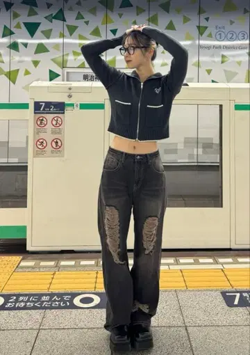 다크 그레이 디스트레스드 데님 와이드 레그