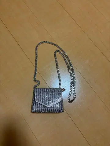 실버 메탈 클러치백 롱 체인