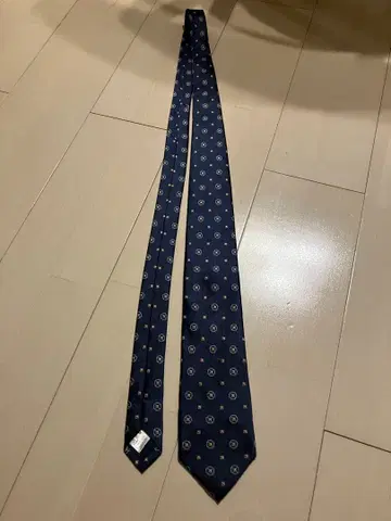 ONLY 1976 네이비 꽃무늬 넥타이