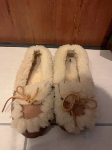 MINNETONKA (미네통카) 얼티밋 양가죽 천연 가죽 모카신