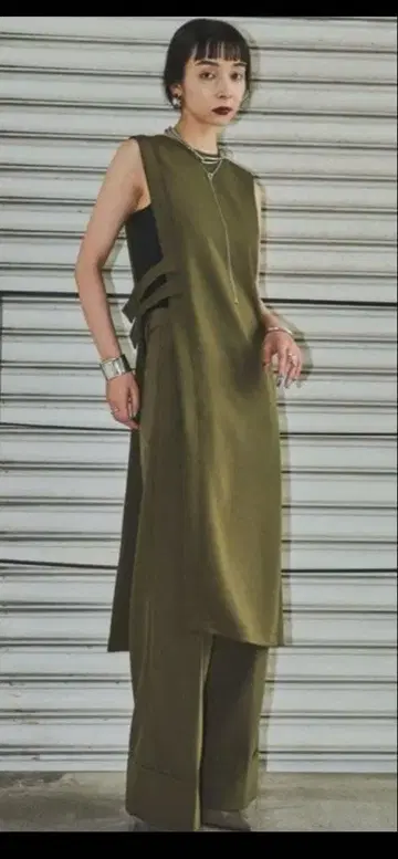 AIC. 사이드 오픈 비대칭 원피스 팬츠 셋업