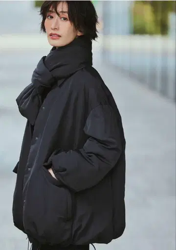 Mila Owen 스탠 칼라 실루엣 다운 자켓