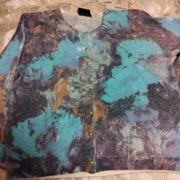 블루 색상의 추상 패턴 디자인 긴팔 가디건